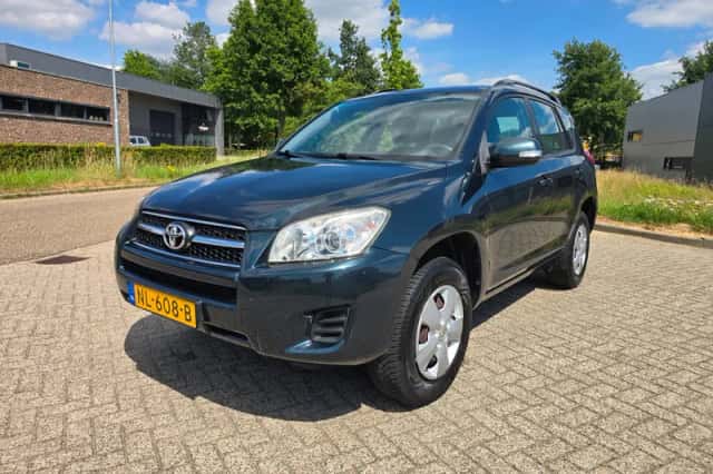 Toyota RAV4 (2010) thumbnail 2