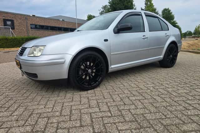 Volkswagen Bora (2001) thumbnail 3