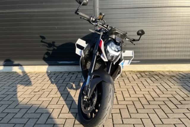 BMW M 1000 R (2023) thumbnail 3