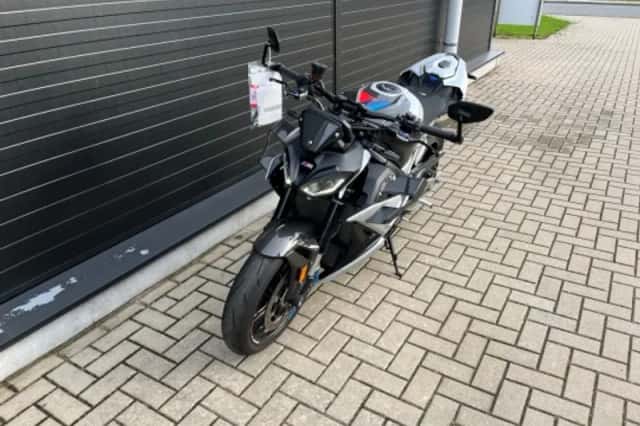 BMW M 1000 R (2025) thumbnail 2