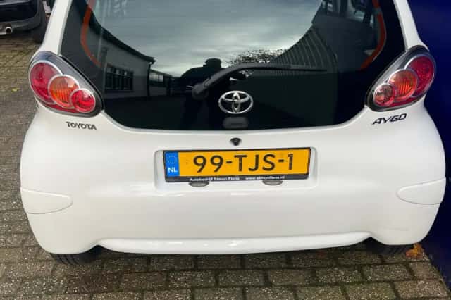 Toyota Aygo (2012) thumbnail 3