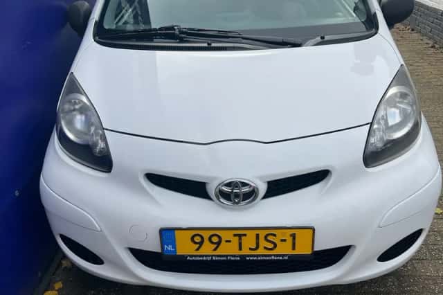 Toyota Aygo (2012) thumbnail 5