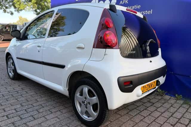 Peugeot 107 (2013) thumbnail 2