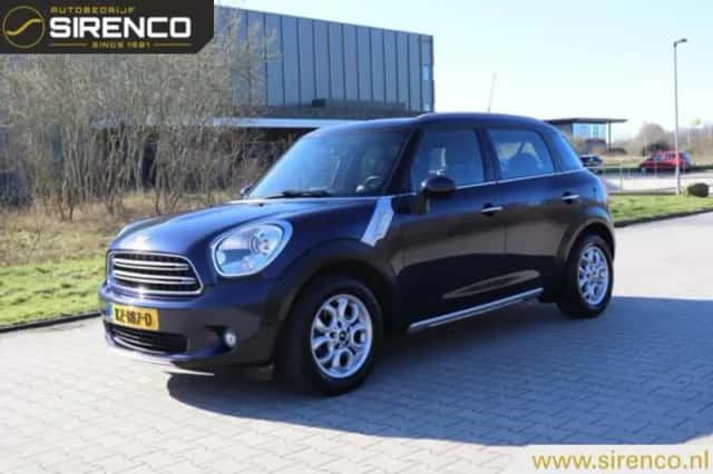 MINI Countryman (2017) thumbnail 2