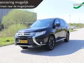 Mitsubishi Outlander (2015) thumbnail 2