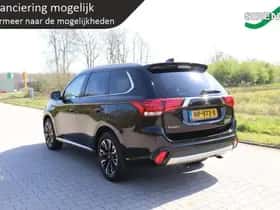 Mitsubishi Outlander (2015) thumbnail 4