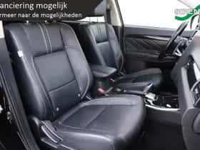 Mitsubishi Outlander (2015) thumbnail 6