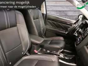 Mitsubishi Outlander (2015) thumbnail 58