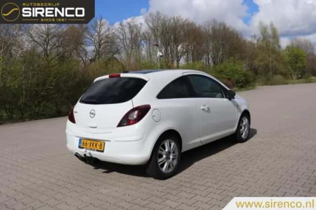 Opel Corsa (2012) thumbnail 3