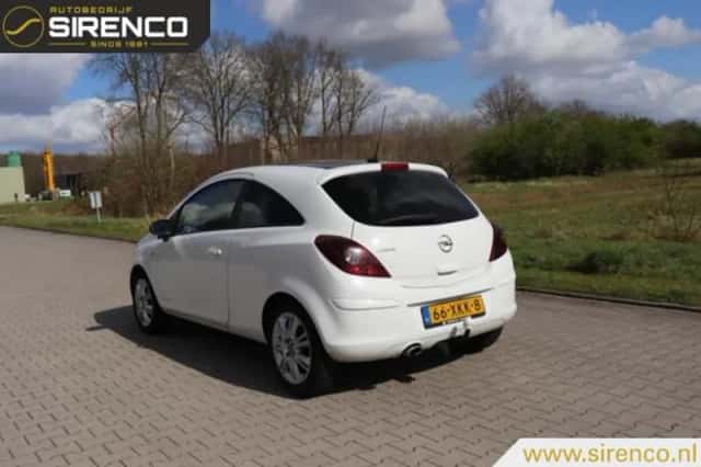 Opel Corsa (2012) thumbnail 4