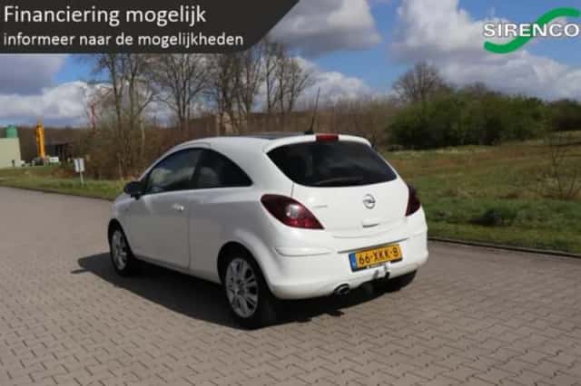Opel Corsa (2012) thumbnail 4