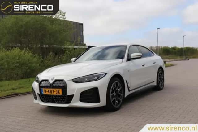 BMW i4 (2022) thumbnail 2