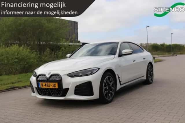 BMW i4 (2022) thumbnail 2