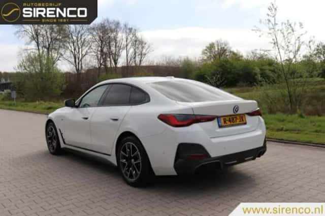 BMW i4 (2022) thumbnail 4
