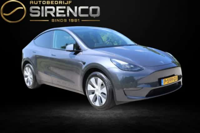 Tesla Model Y (2022) thumbnail 1