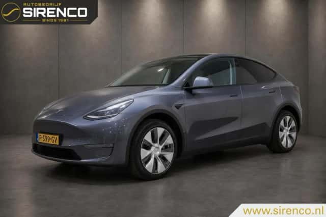 Tesla Model Y (2022) thumbnail 1