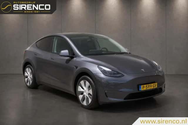 Tesla Model Y (2022) thumbnail 2