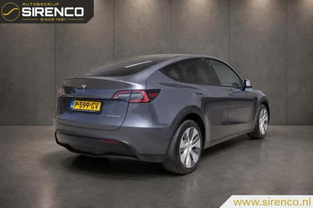 Tesla Model Y (2022) thumbnail 3