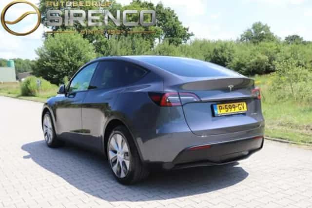 Tesla Model Y (2022) thumbnail 4