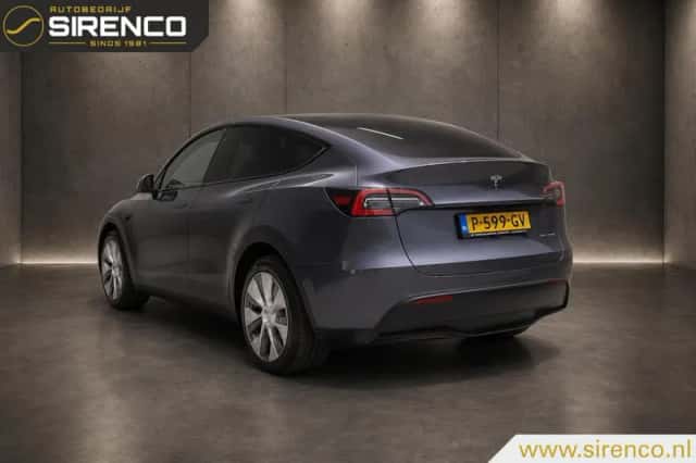 Tesla Model Y (2022) thumbnail 4