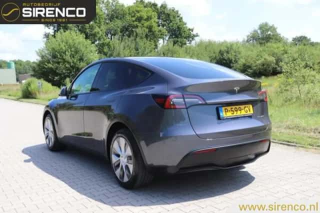 Tesla Model Y (2022) thumbnail 4