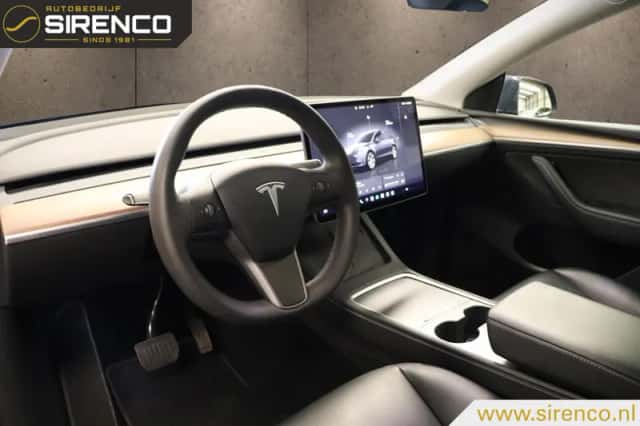 Tesla Model Y (2022) thumbnail 5