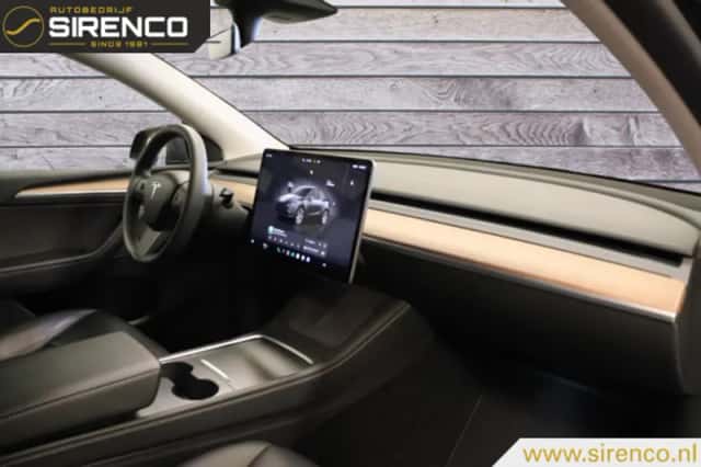 Tesla Model Y (2022) thumbnail 6