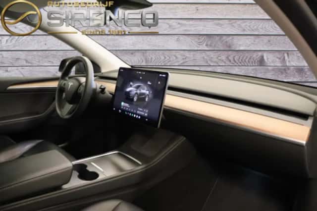 Tesla Model Y (2022) thumbnail 6