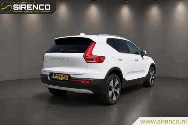 Volvo XC40 (2022) thumbnail 3