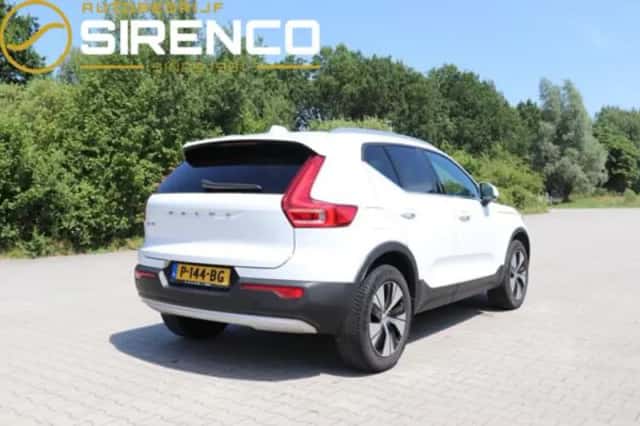 Volvo XC40 (2022) thumbnail 3
