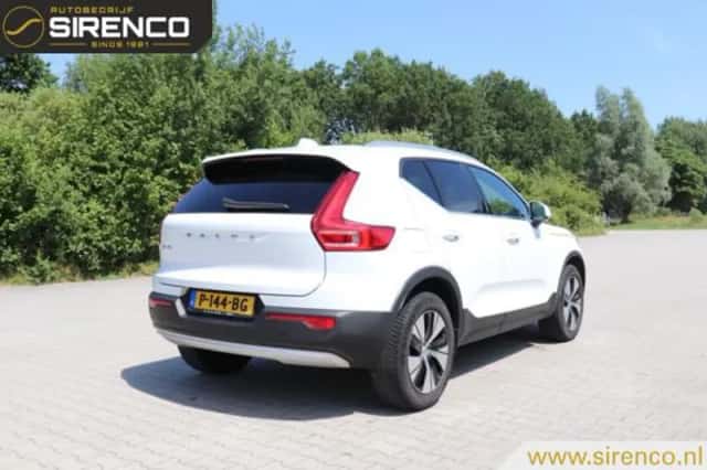 Volvo XC40 (2022) thumbnail 3