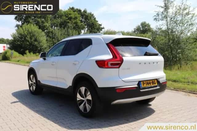 Volvo XC40 (2022) thumbnail 4