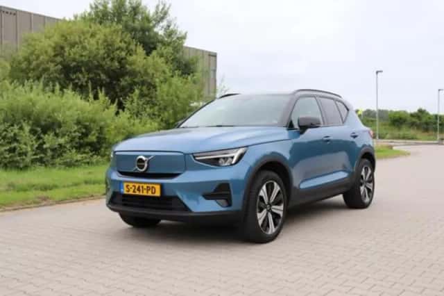 Volvo XC40 (2023) thumbnail 2