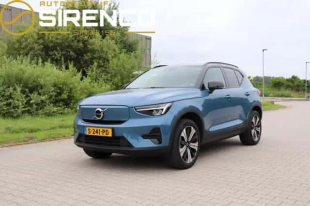 Volvo XC40 (2023) thumbnail 2
