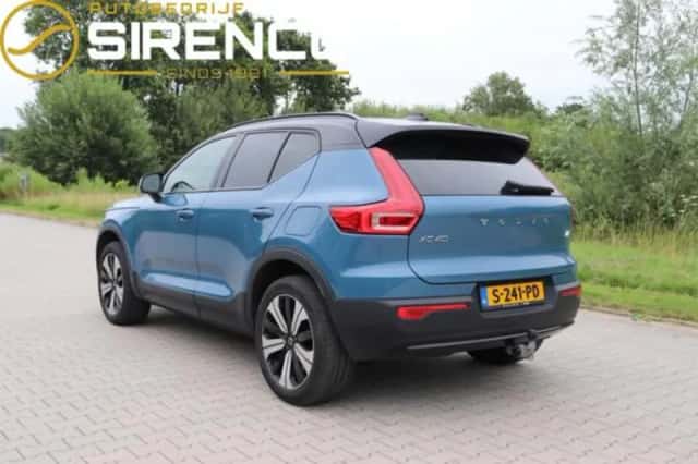 Volvo XC40 (2023) thumbnail 3