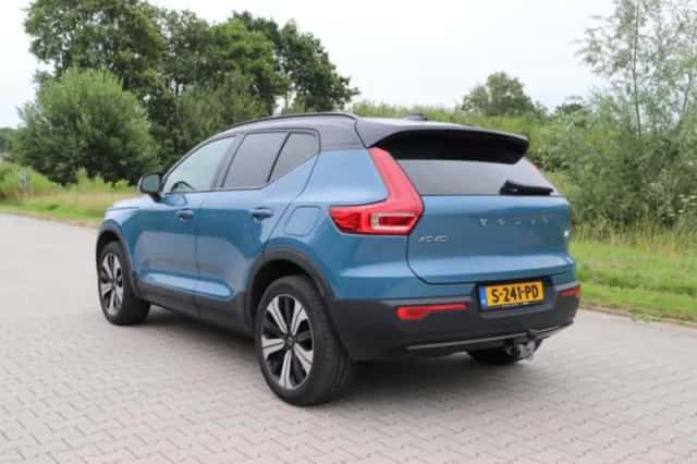 Volvo XC40 (2023) thumbnail 3