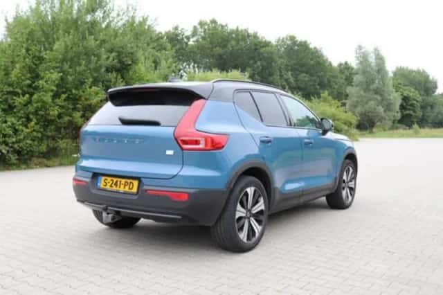 Volvo XC40 (2023) thumbnail 4