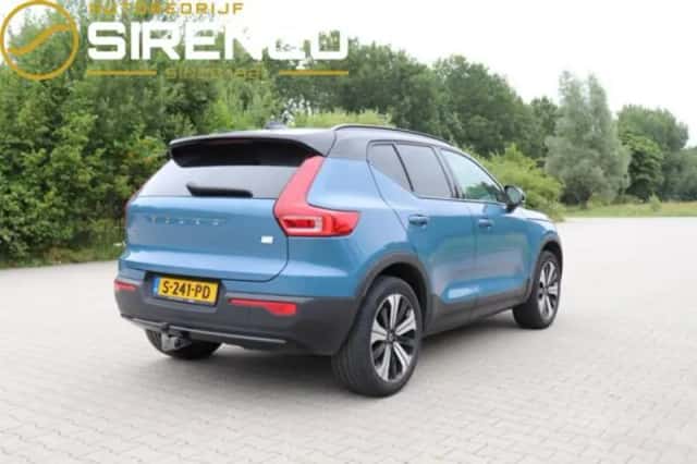 Volvo XC40 (2023) thumbnail 4