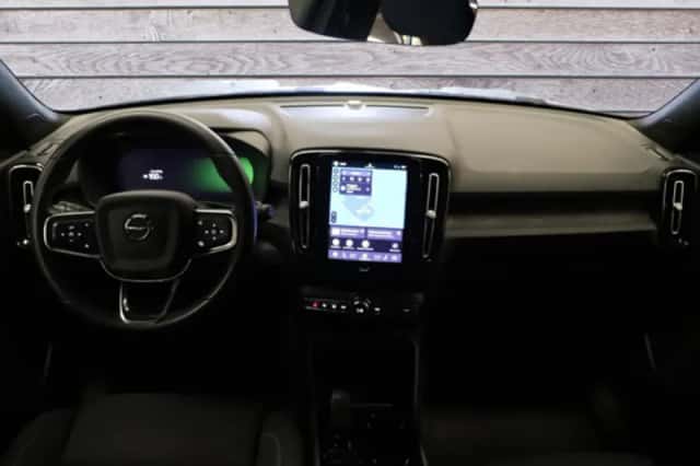 Volvo XC40 (2023) thumbnail 5