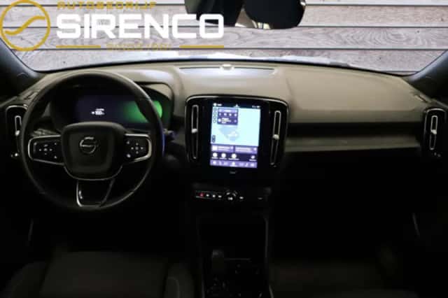 Volvo XC40 (2023) thumbnail 5