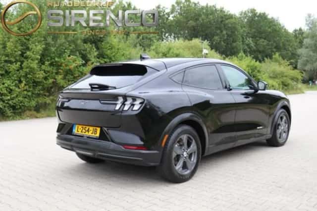 Ford Mustang (2021) thumbnail 3