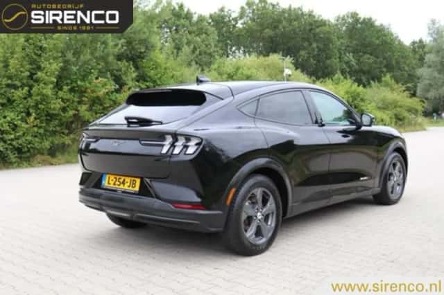Ford Mustang (2021) thumbnail 3