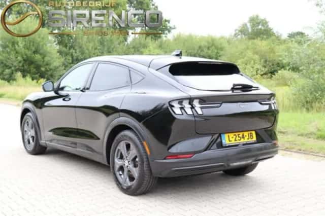 Ford Mustang (2021) thumbnail 4