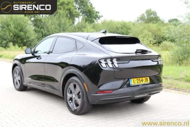 Ford Mustang (2021) thumbnail 4