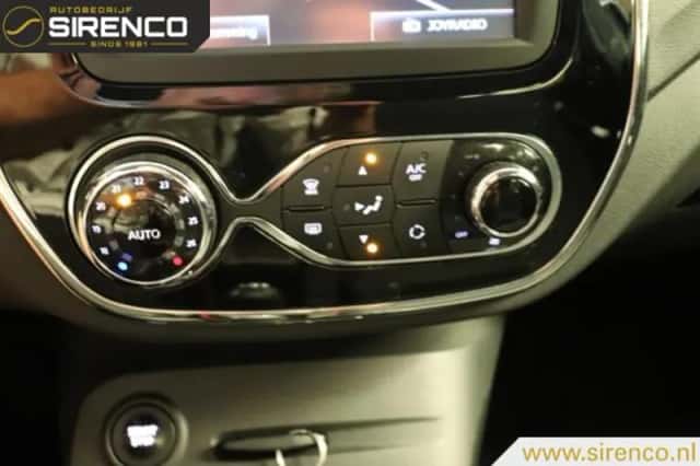 Renault Captur (2016) thumbnail 6