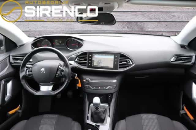Peugeot 308 (2015) thumbnail 5