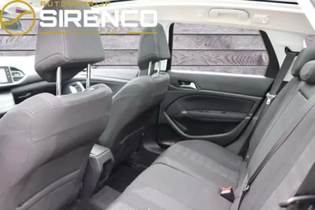 Peugeot 308 (2015) thumbnail 6