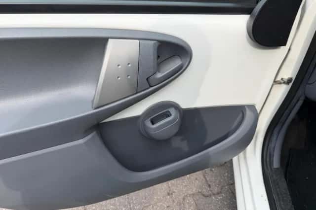 Peugeot 107 (2011) thumbnail 3