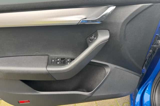 Škoda Octavia (2017) thumbnail 3