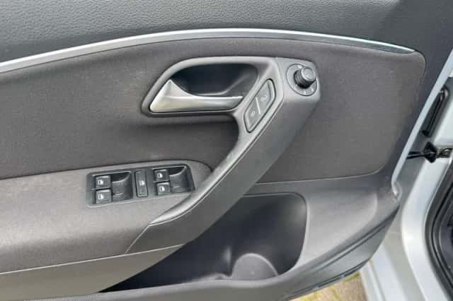 Volkswagen Polo (2017) thumbnail 3
